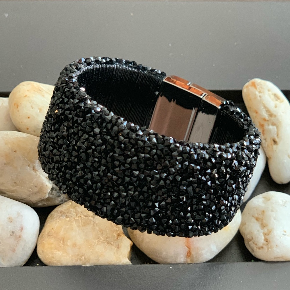 Black color Rhinestone Cluster Magnetic Bracelet - Picture 2 of 8